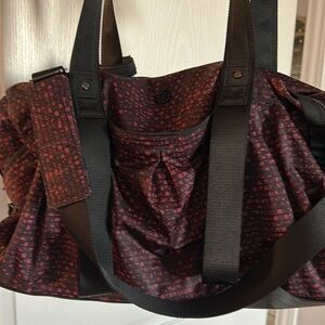Lululemon matching large yoga tote bag , and yoga mat